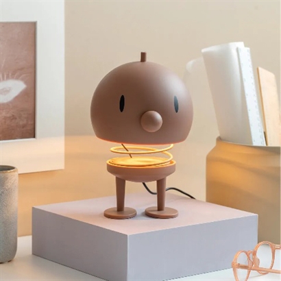 Hoptimist Soft LED lampe Hoptimist 10x10x15 cm Soft Choko - Vejledende udsalgspris 799,-